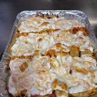 Half Tray Spaguetti Chicken Parmesan